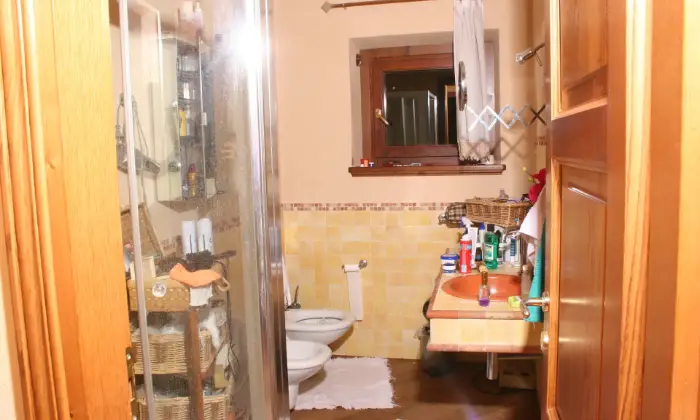 Rexer-Bibbiena-Splendida-villa-su-tre-livelli-con-ampio-parcogiardino-BAGNO