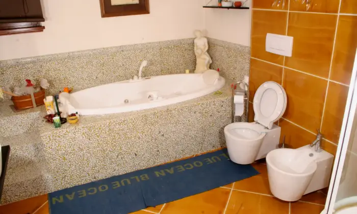 Rexer-Bibbiena-Splendida-villa-su-tre-livelli-con-ampio-parcogiardino-BAGNO