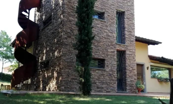 Rexer-Bibbiena-Splendida-villa-su-tre-livelli-con-ampio-parcogiardino-ESTERNO