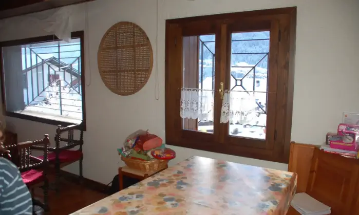 Rexer-Borno-LUMINOSA-VILLA-BIFAMIGLIARE-con-giardino-di-propriet-con-bellissima-vista-sulla-valle-Altro