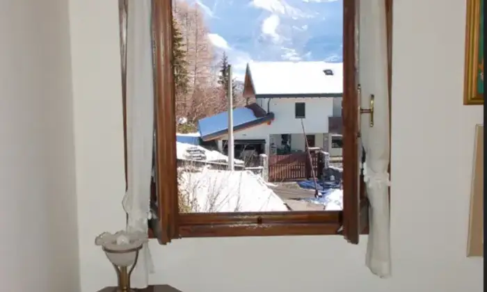 Rexer-Borno-LUMINOSA-VILLA-BIFAMIGLIARE-con-giardino-di-propriet-con-bellissima-vista-sulla-valle-Altro