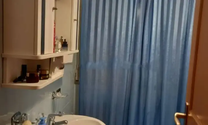 Rexer-Zagarolo-Vendesi-appartamento-in-via-Valle-del-Formale-Centro-Zagarolo-Bagno