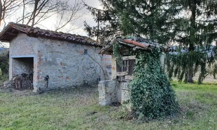 Rexer-Casola-Valsenio-Casale-da-ristrutturare-m-Valsenio-Casola-Valsenio-Giardino