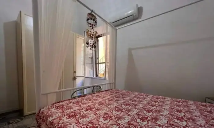 Rexer-Gaeta-Appartamento-in-Via-Faustina-Gaeta-Camera-matrimoniale