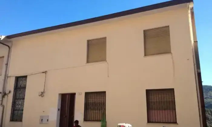 Rexer-Desulo-Vendesi-Immobile-residenziale-a-Desulo-Facciata