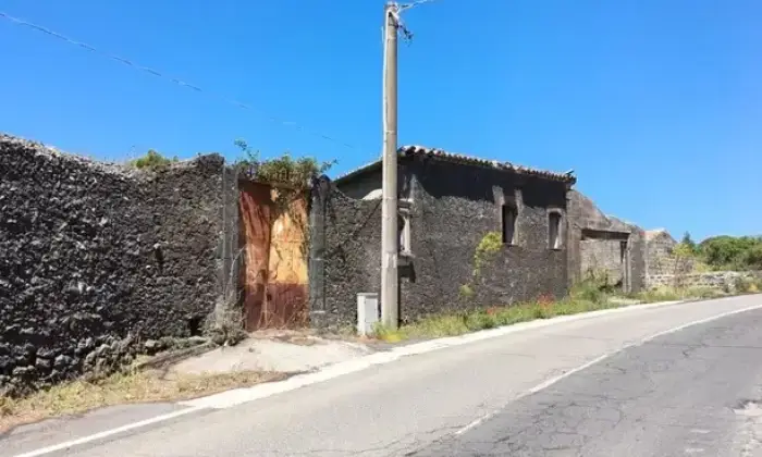 Rexer-Belpasso-Casa-Colonica-Indipendente-con-terreno-Borello-fronte-INDUSTRIA-Condorelli-Terrazzo