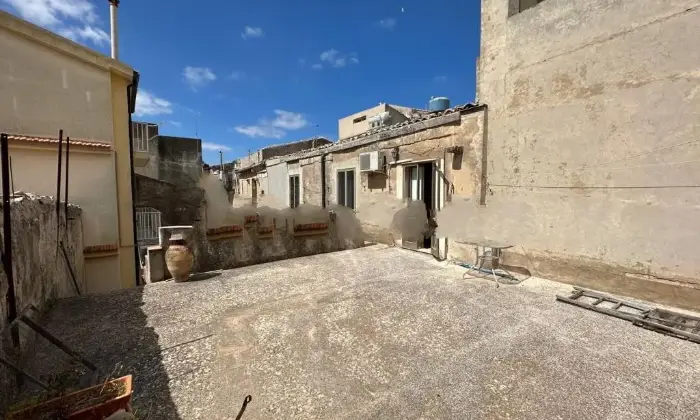 Rexer-Chiaramonte-Gulfi-Vendesi-Appartamento-via-Guglielmo-Marconi-Centro-Chiaramonte-Gulfi-Terrazzo