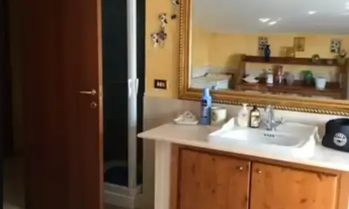 Rexer-Tuscania-Appartamento-mansardato-Bagno