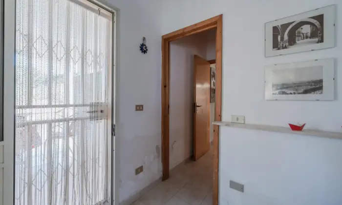 Rexer-San-Vito-dei-Normanni-Meravigliosa-villetta-doppia-con-ampio-spazio-verde-da-ristrutturare-CAMERA-DA-LETTO
