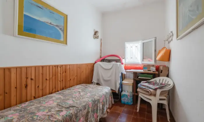 Rexer-San-Vito-dei-Normanni-Meravigliosa-villetta-doppia-con-ampio-spazio-verde-da-ristrutturare-CAMERA-DA-LETTO