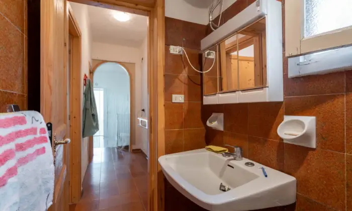 Rexer-San-Vito-dei-Normanni-Meravigliosa-villetta-doppia-con-ampio-spazio-verde-da-ristrutturare-BAGNO