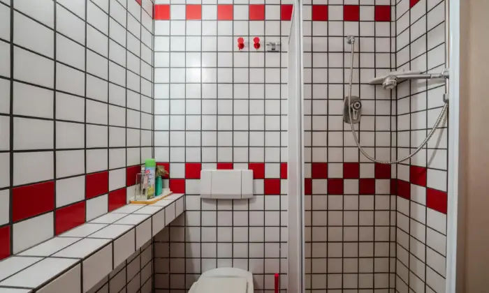 Rexer-San-Vito-dei-Normanni-Meravigliosa-villetta-doppia-con-ampio-spazio-verde-da-ristrutturare-BAGNO