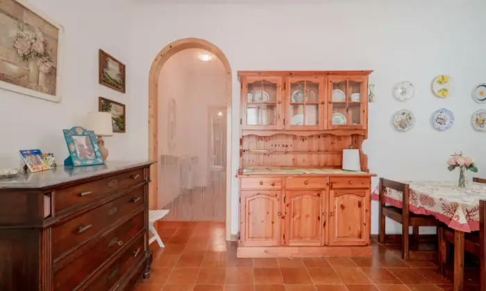 Rexer-San-Vito-dei-Normanni-Meravigliosa-villetta-doppia-con-ampio-spazio-verde-da-ristrutturare-SALONE