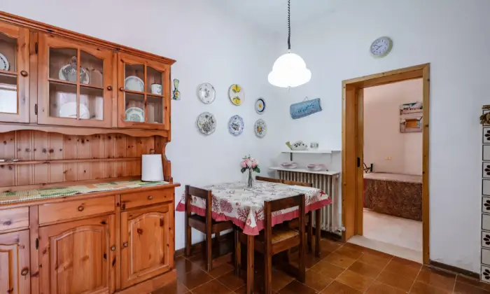 Rexer-San-Vito-dei-Normanni-Meravigliosa-villetta-doppia-con-ampio-spazio-verde-da-ristrutturare-SALONE