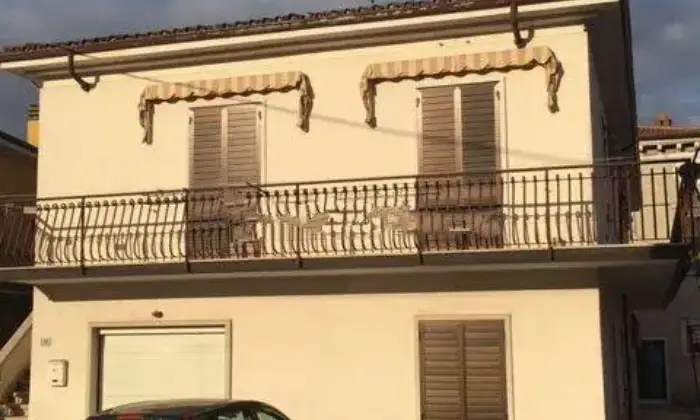 Rexer-Dolc-Terratetto-unifamiliare-piazza-Ugo-Zannoni-Volargne-Dolc-Garage