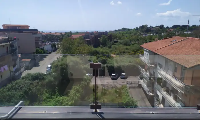 Rexer-Aci-Catena-Nuovissima-Mansarda-con-ampio-terrazzo-ben-rifinita-Terrazzo