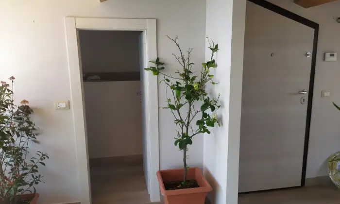 Rexer-Aci-Catena-Nuovissima-Mansarda-con-ampio-terrazzo-ben-rifinita-Salone