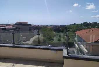 Rexer-Aci-Catena-Nuovissima-Mansarda-con-ampio-terrazzo-ben-rifinita-Giardino