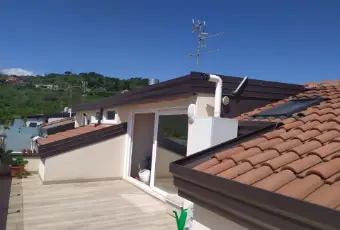 Rexer-Aci-Catena-Nuovissima-Mansarda-con-ampio-terrazzo-ben-rifinita-Terrazzo