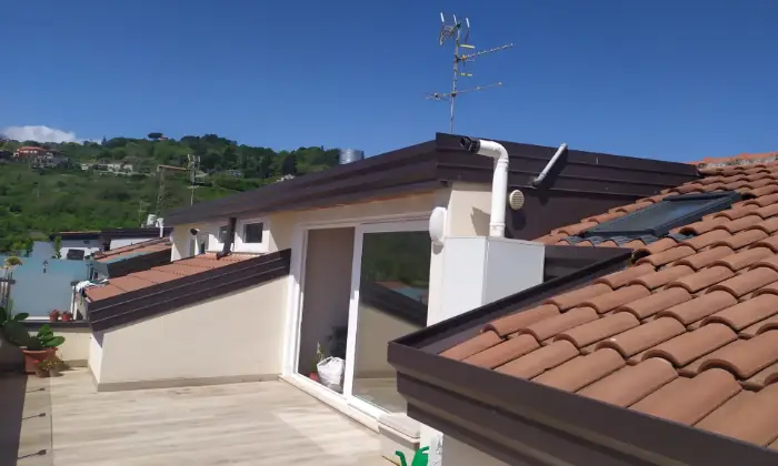 Rexer-Aci-Catena-Nuovissima-Mansarda-con-ampio-terrazzo-ben-rifinita-Terrazzo