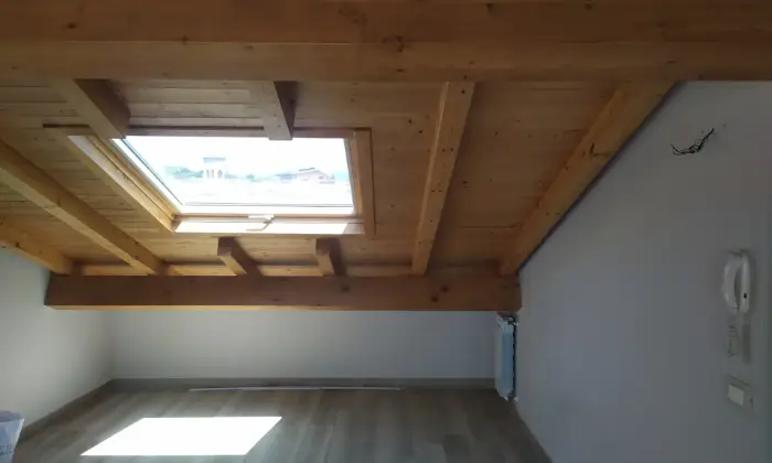 Rexer-Aci-Catena-Nuovissima-Mansarda-con-ampio-terrazzo-ben-rifinita-Salone