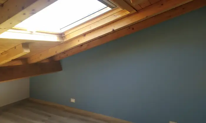 Rexer-Aci-Catena-Nuovissima-Mansarda-con-ampio-terrazzo-ben-rifinita-CameraDaLetto