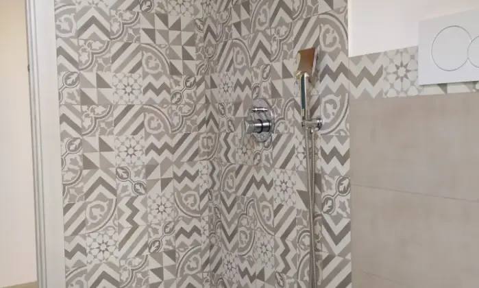 Rexer-Aci-Catena-Nuovissima-Mansarda-con-ampio-terrazzo-ben-rifinita-Bagno