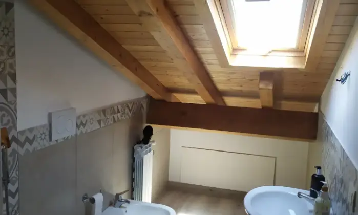 Rexer-Aci-Catena-Nuovissima-Mansarda-con-ampio-terrazzo-ben-rifinita-Bagno