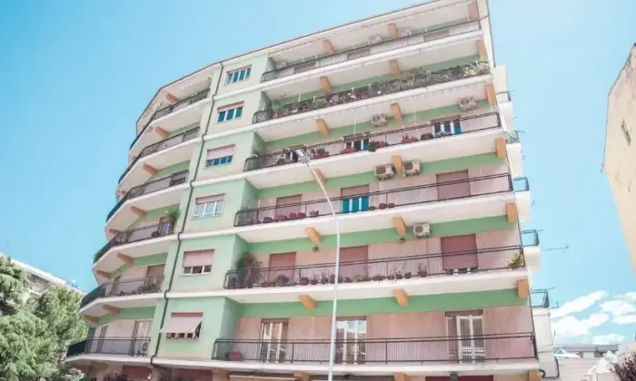 Rexer-Cosenza-Vendesi-appartamento-in-piazza-Bonaventura-Zumbini-Centro-Cosenza-Giardino