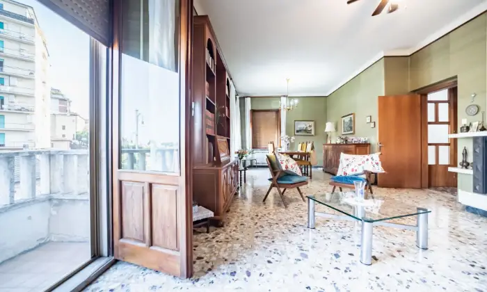 Rexer-SantElpidio-a-Mare-Casa-indipendente-su-tre-livelli-con-ampi-spazi-SALONE