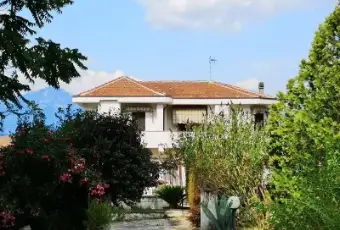 Rexer-Alvignano-Villa-in-vendita-in-via-Tommaso-Pagliuca-Alvignano-Giardino