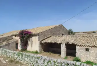 Rexer-Ragusa-Splendida-masseria-tradizionale-in-vendita-a-Ragusa-RG-Giardino