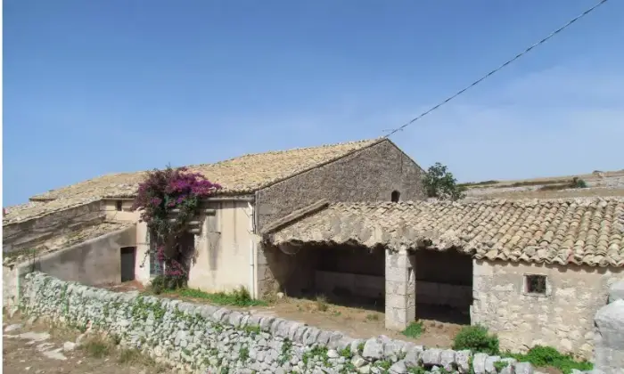 Rexer-Ragusa-Splendida-masseria-tradizionale-in-vendita-a-Ragusa-RG-Giardino