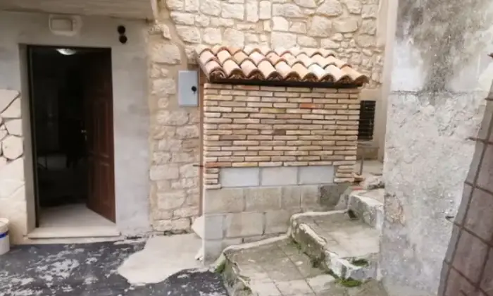 Rexer-Abbateggio-Vendesi-casa-arredata-Garage