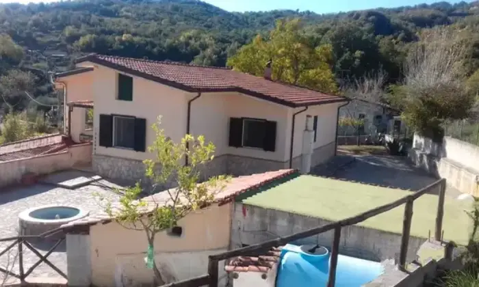 Rexer-Roccagloriosa-Villa-bifamiliare-a-Roccagloriosa-SA-Facciata