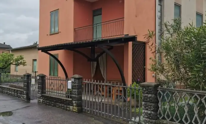 Rexer-Gualtieri-Vendesi-case-adiacenti-in-via-Prati-a-Gualtieri-Terrazzo