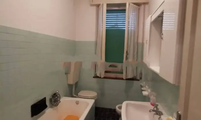 Rexer-Gualtieri-Vendesi-case-adiacenti-in-via-Prati-a-Gualtieri-Bagno