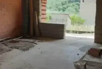 Rexer-Allai-Vendesi-casa-in-Vicolo-ParrocchiaALLAI-OR-Garage