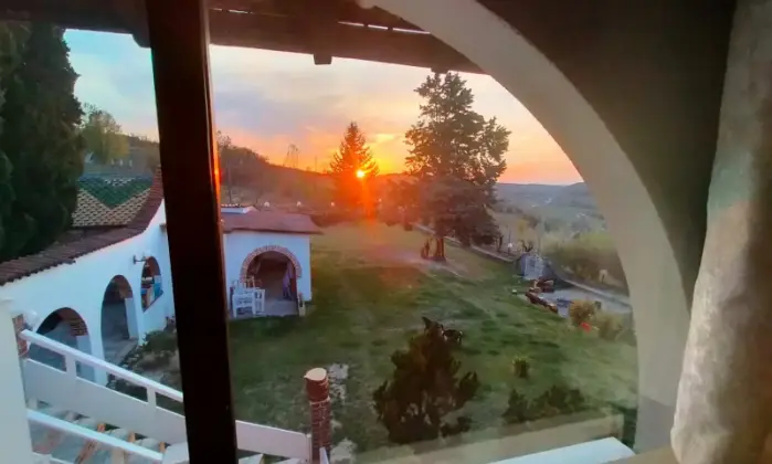 Rexer-Canelli-Villa-grande-in-vendita-sulle-colline-di-CANELLI-AT-Altro