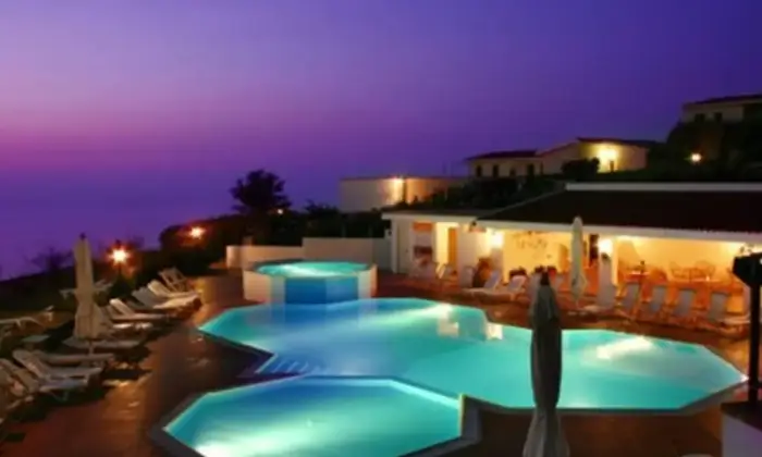 Rexer-Parghelia-stanze-da-letto-e-piscina-a-due-passi-daTropea-Terrazzo