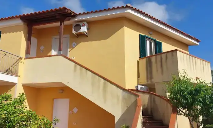 Rexer-Parghelia-stanze-da-letto-e-piscina-a-due-passi-daTropea-Terrazzo