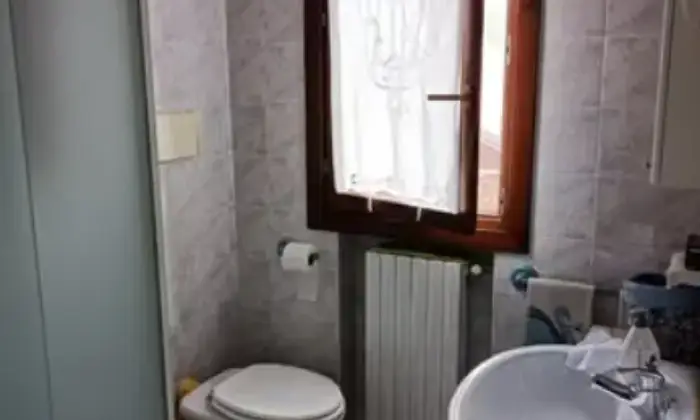 Rexer-Toano-Appartamento-in-vendita-a-Cerredolo-Toano-Bagno
