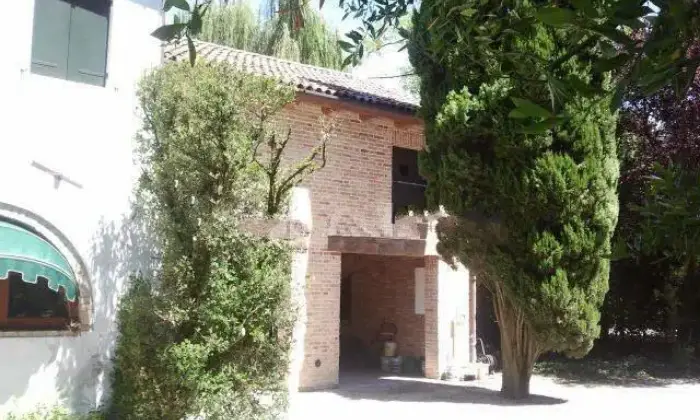 Rexer-San-Biagio-di-Callalta-Casale-in-vendita-in-via-Valdrigo-San-Biagio-di-Callalta-Giardino