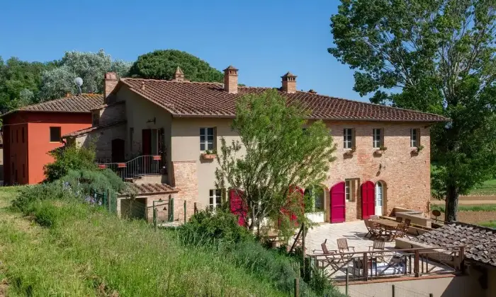 Rexer-San-Miniato-Vendesi-borgo-con-azienda-agricola-a-San-Miniato-Giardino