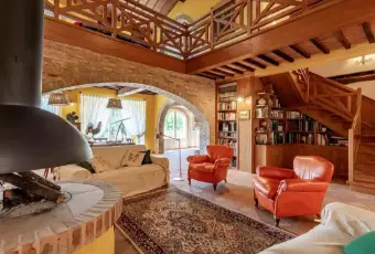 Rexer-San-Miniato-Vendesi-borgo-con-azienda-agricola-a-San-Miniato-Salone