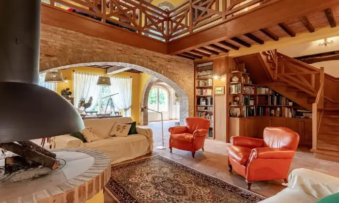 Rexer-San-Miniato-Vendesi-borgo-con-azienda-agricola-a-San-Miniato-Salone