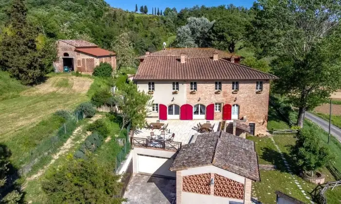 Rexer-San-Miniato-Vendesi-borgo-con-azienda-agricola-a-San-Miniato-Terrazzo