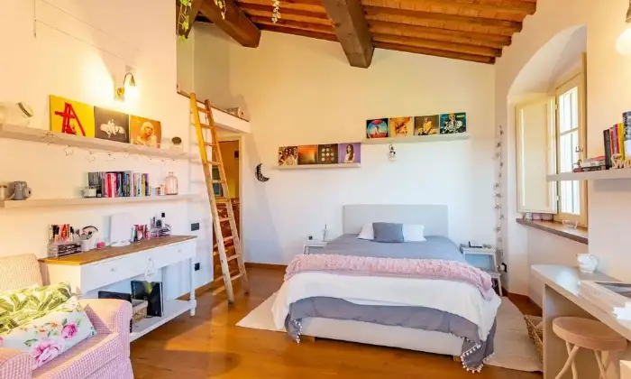 Rexer-San-Miniato-Vendesi-borgo-con-azienda-agricola-a-San-Miniato-CameraDaLetto