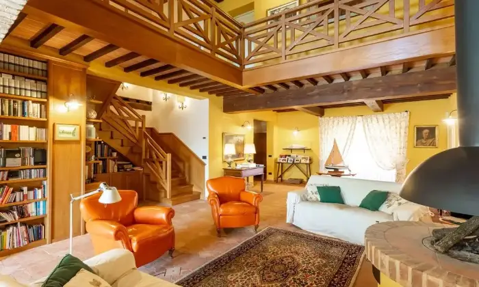 Rexer-San-Miniato-Vendesi-borgo-con-azienda-agricola-a-San-Miniato-Salone