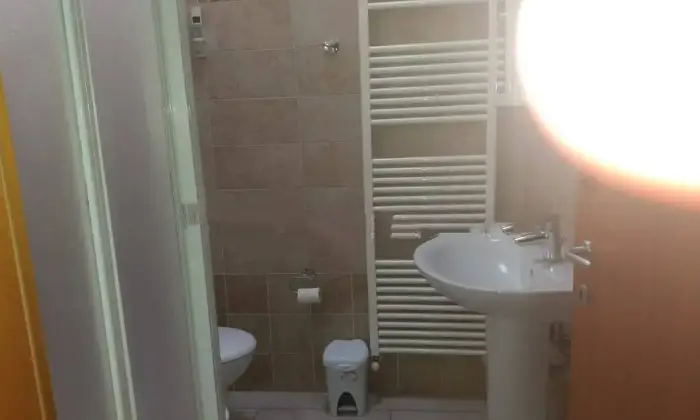 Rexer-Sommacampagna-Intero-edificio-in-vendita-in-via-Industria-a-Sommacampagna-Bagno
